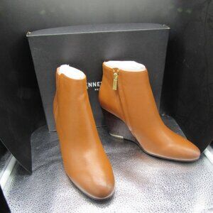 KENNETH COLE Womens "Merrick" Wedge Ankle Boots. 8.5 Med. Cognac. NIB